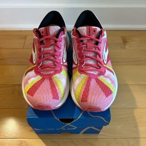Brooks Launch 6 Women’s Running Shoes, size 7